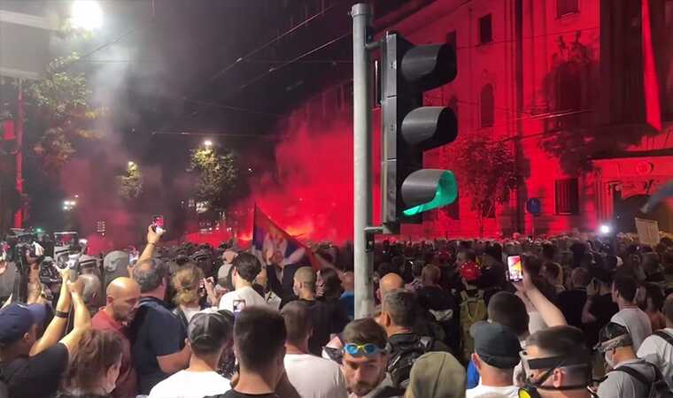 В Белграде на площади Славия проходит массовый студенческий протест