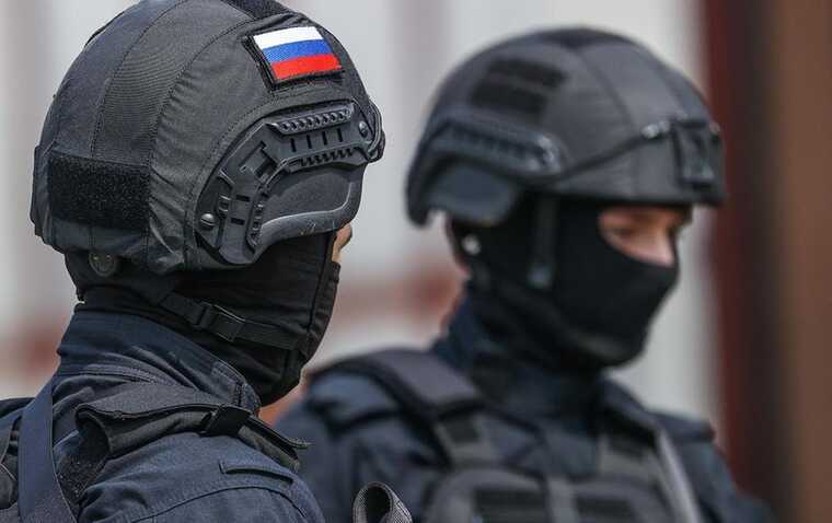 Росгвардия, ОМОН, ФСО и военные блокируют Национальный центр «Россия» с ночи