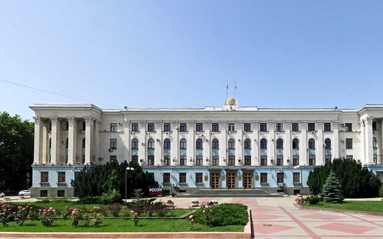 ФСБ впервые за 11 лет проверяет Совет министров Крыма: клан Бородкина-Аксенова под ударом