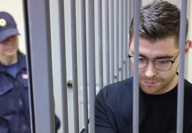 Свердловский суд продлил арест редактора URA. RU без доказательств, давление на журналиста продолжается