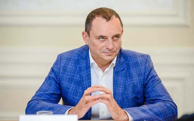 История коррупционного «кошелька» ФСБ: как Олег Фомин избегает ответственности, а его критики попадают за решётку